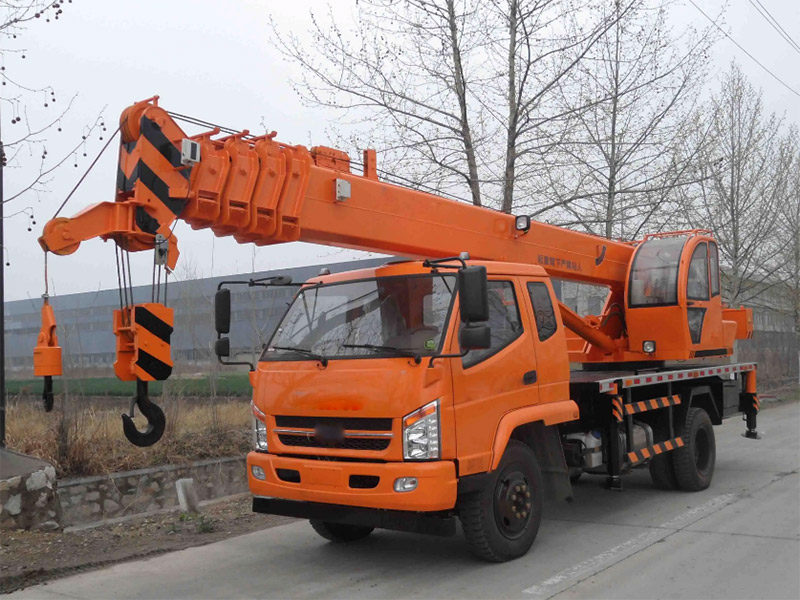 大型隨車(chē)起重機(jī)