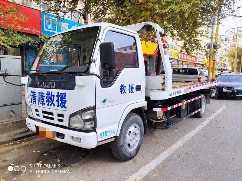 酒泉汽車(chē)雪地困境救援：專(zhuān)業(yè)團(tuán)隊(duì)緊急出動(dòng)，助您安全脫困