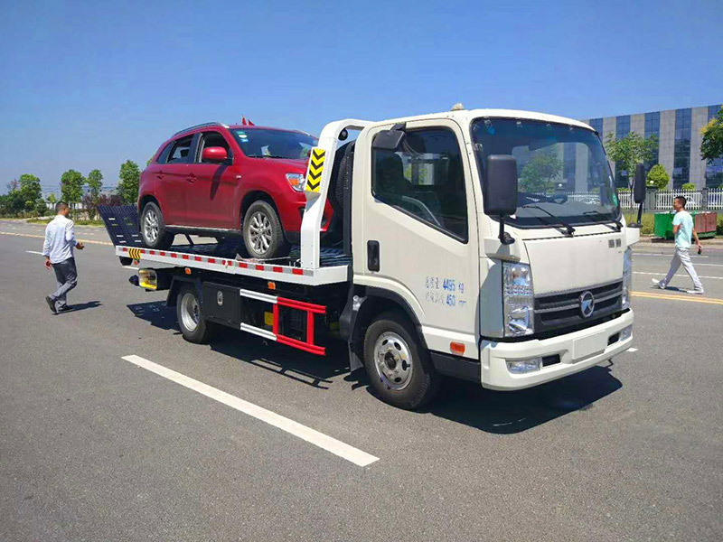 臨夏汽車雪地困境救援：專業團隊緊急出動，助您安全脫困！